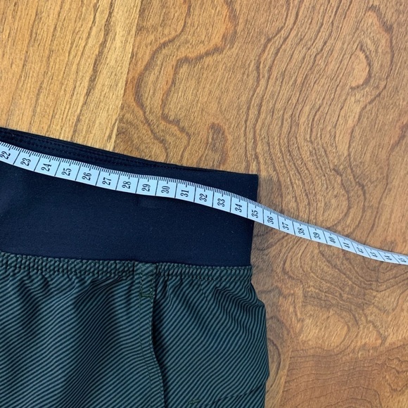 Lululemon Shorts Men’s Dark Green Black Stripes Size Small Running Activewear - Picture 4 of 9